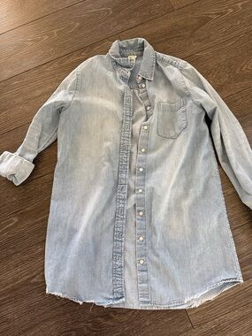 Aerie Light Blue Denim Button-Up Shirt - Lightweight Casual